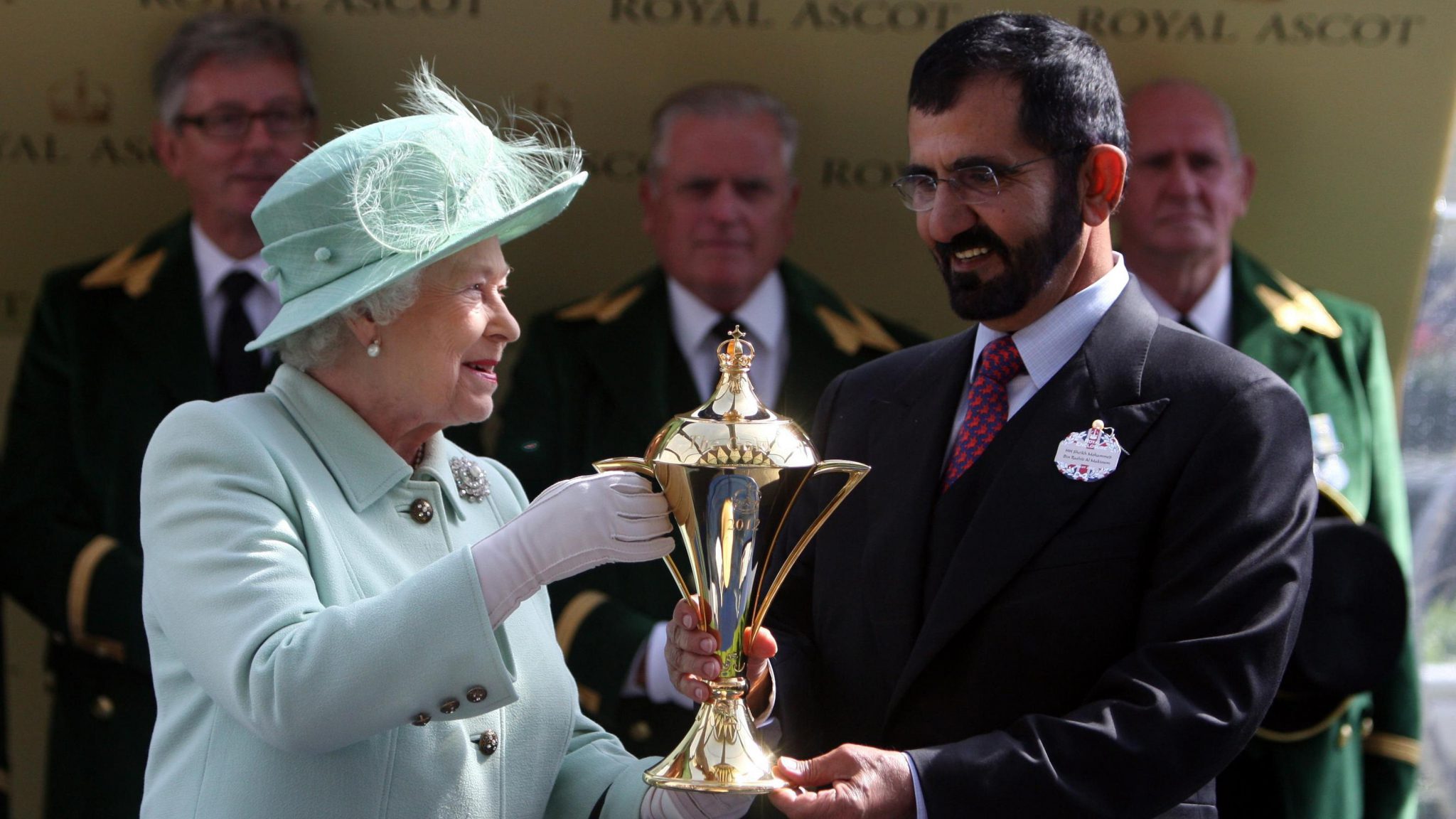 Queen shuns Dubai ruler Sheikh Mohammed who kidnapped daughters